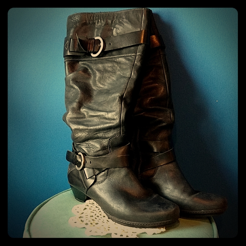 Black leather PIKOLINOS boots